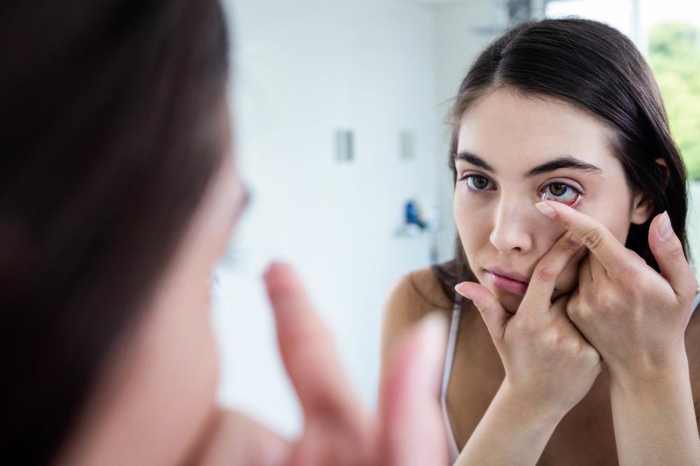 girl Inserting contact lens_Fitting orthokeratology successfully on a patient with astigmatism.jpg