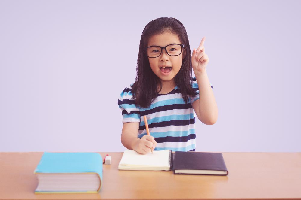 School girl_Should we start myopia control for an asymptomatic low myope.jpg