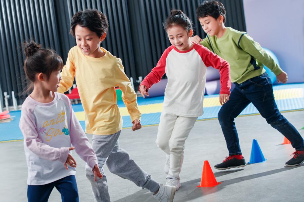 How atropine concentration affects visual function in myopic children