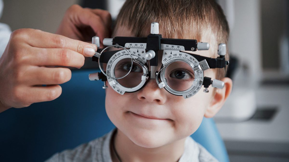 Spectacle lenses for myopia control Part 1: Progressives, bifocals and binocular vision