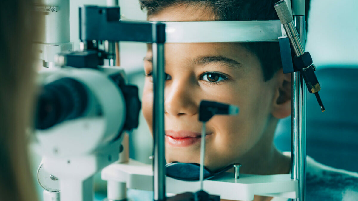 Slit-lamp-boy-scaled-e1645525960752.jpg