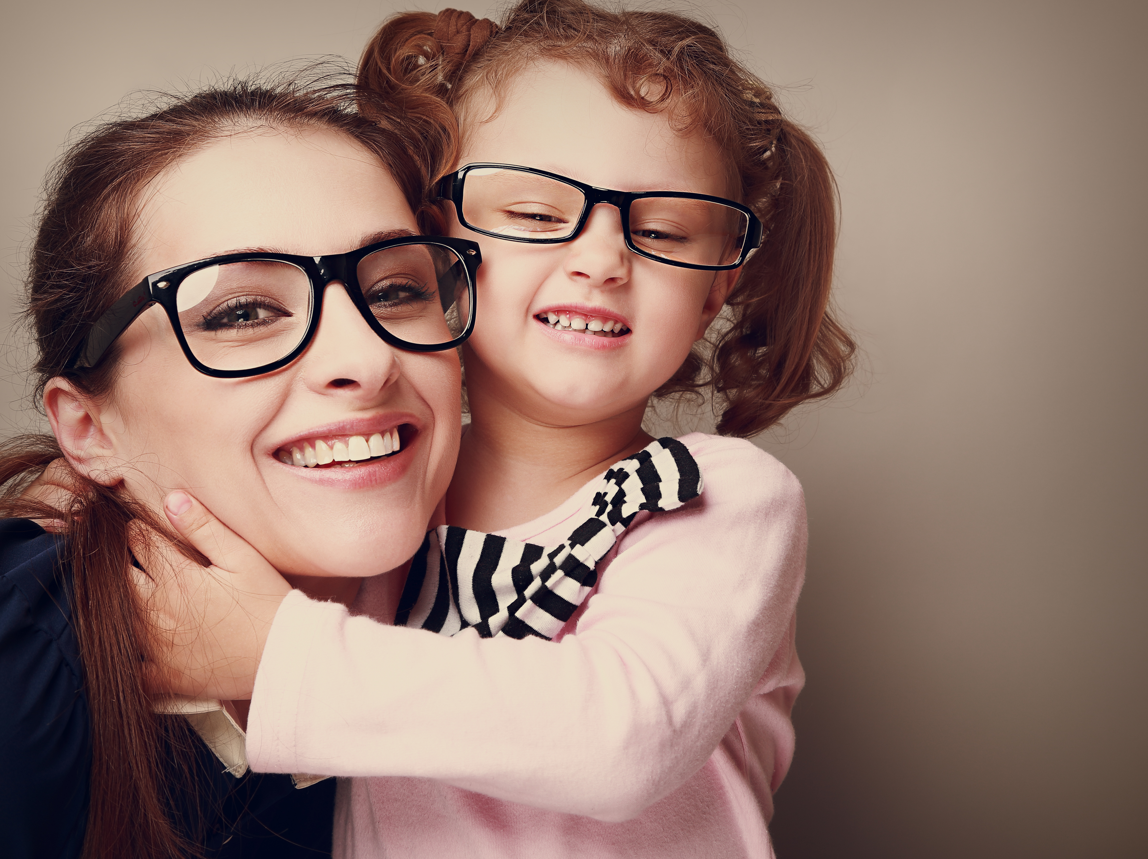 Mum and daughter_A two-year-old with low myopia - to correct or not.jpg