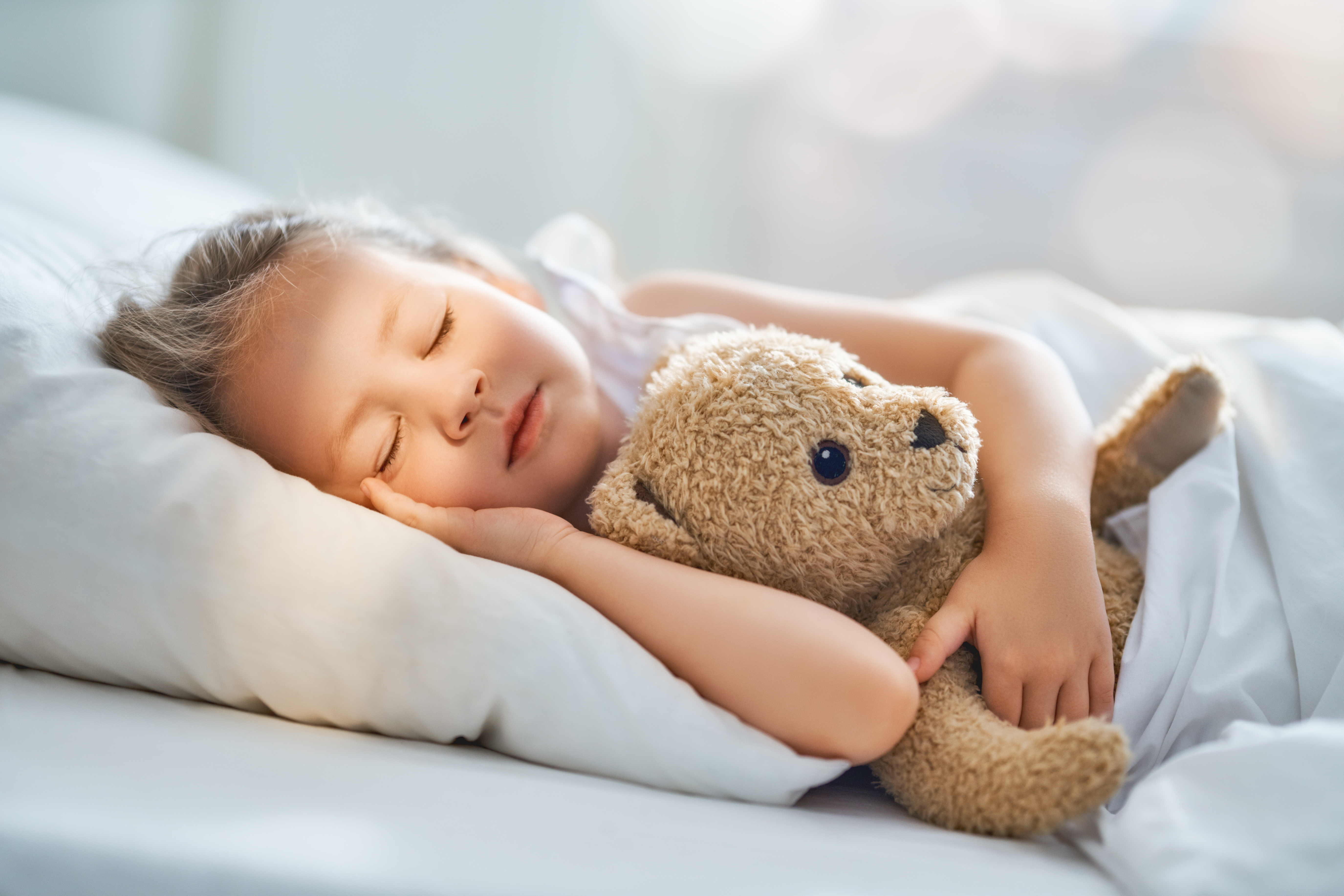 sleeping child with teddy_Orthokeratology lens wear in lagophthalmos.jpg