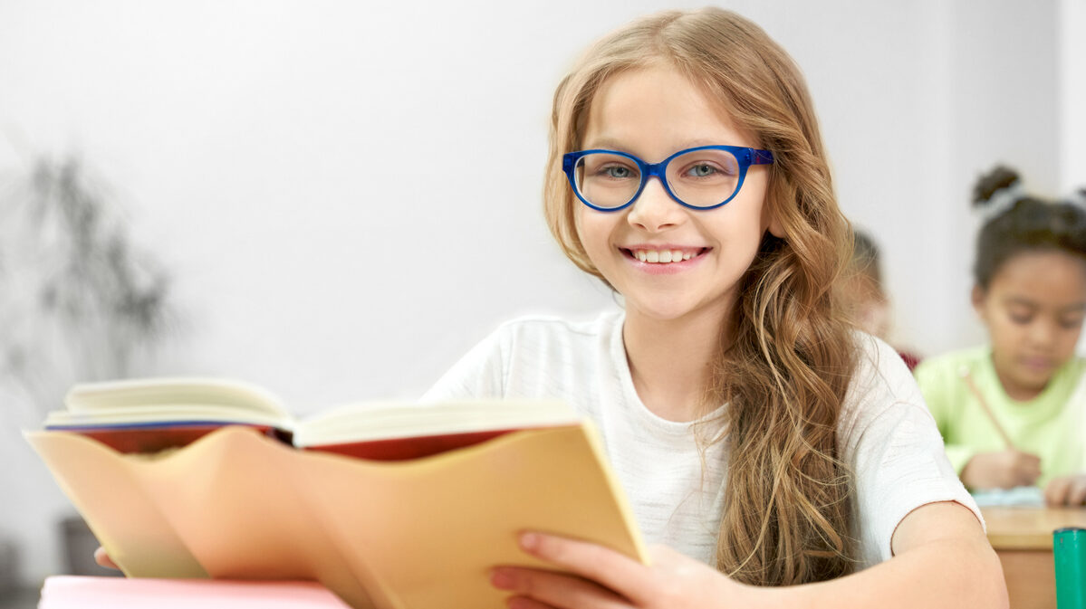 Understanding the HOYA MiYOSMART spectacle lens performance
