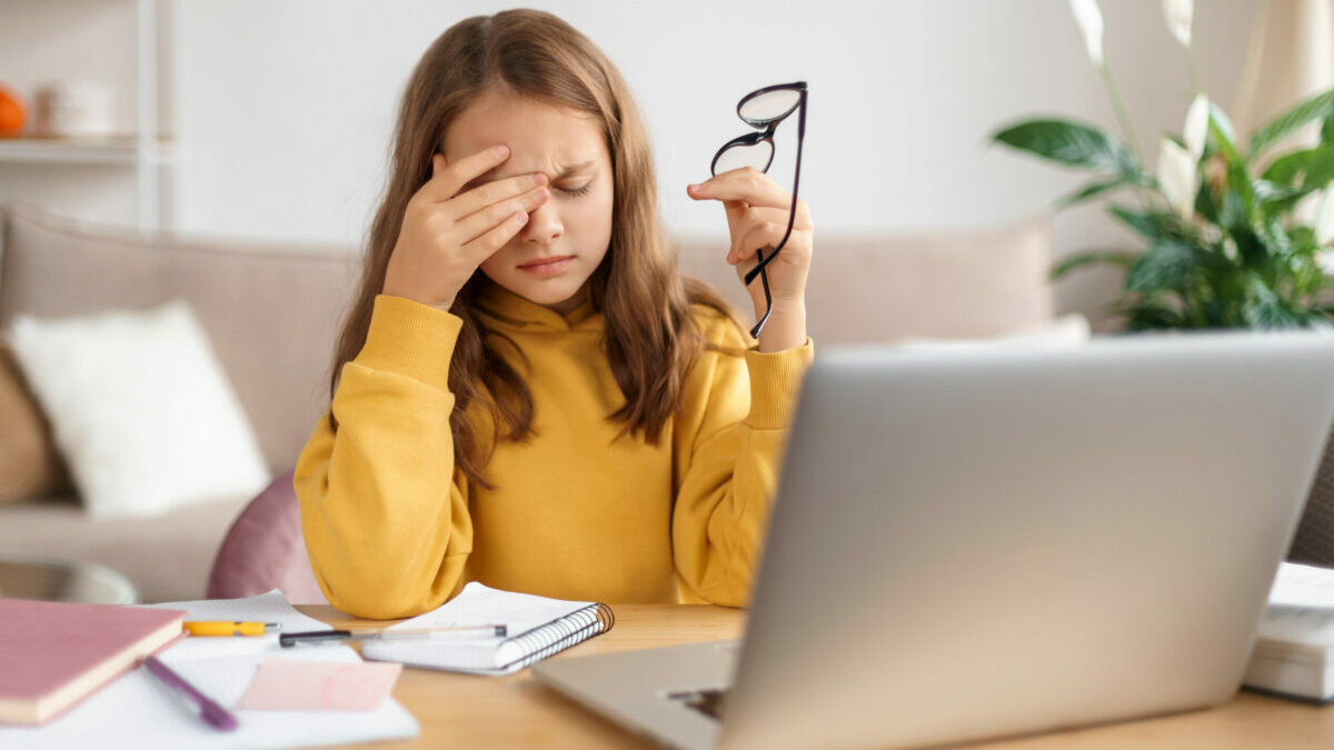 Dry eye and high myopia in teenagers