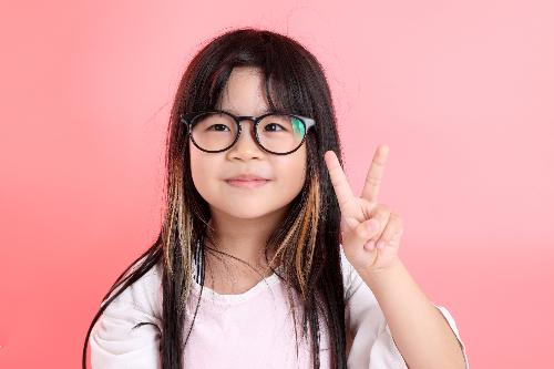 The efficacy of positive and negative power lenslets in slowing myopia progression