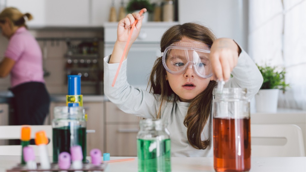 child-playing-science-in-the-kitchen.jpg_s1024x1024wisk20cSJlUKBPZuSw7OIGlsrOA_uLTBcaHXro2FEwtmO1uZWs.jpg