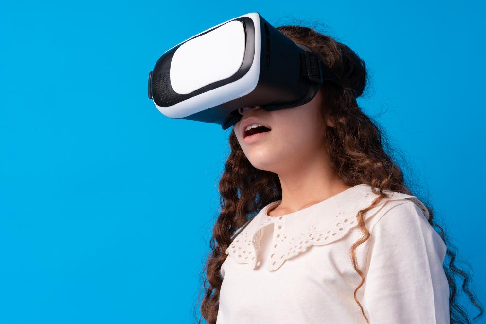 Blue light VR headset MyopiaX.jpg